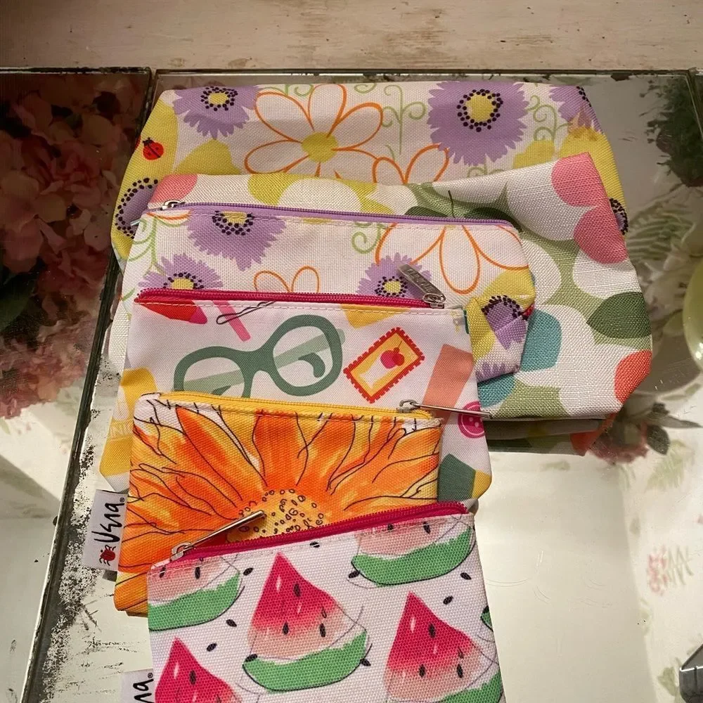 Assorted Makeup Bags - 6 pieces various sizes , never used .. new ,